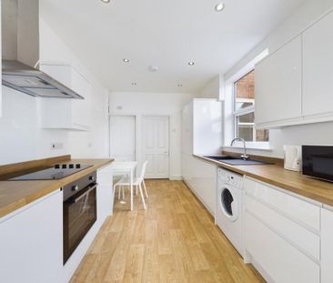 1 bedroom in a house share to rent - Photo 3