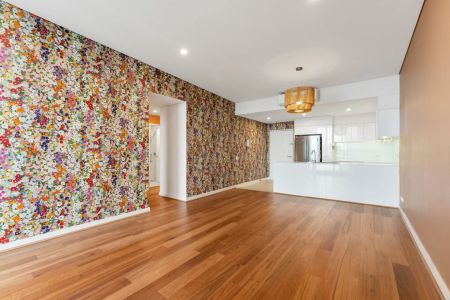 Stylish and Modern Two Bedroom Apartment - Photo 2