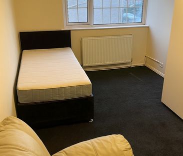 1 Bed Flat, Robinson Drive, BS5 - Photo 4