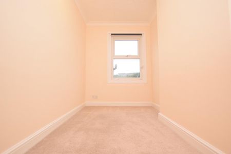 2 bedroom semi-detached house to rent - Photo 2