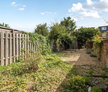 Ludlow Road, Guildford - 3 bedrooms Property for lettings - Seymours - Photo 6