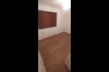 2 Bed Terraced House, Armstrong Close, E6 - Photo 4