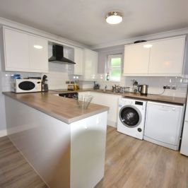 2 bedroom Flat in Flat 8, Leeds - Photo 1