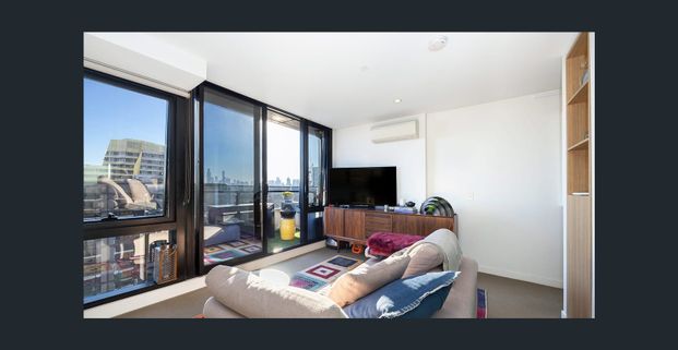 Elegant 1-Bedroom Retreat with Sweeping Cityscapes - Photo 1