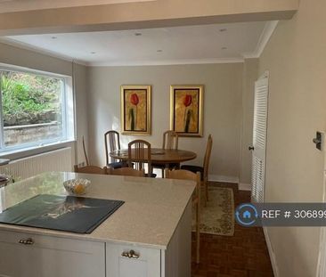 1 bedroom in a house share to rent - Photo 1