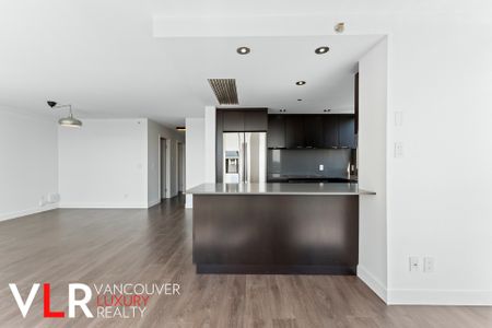 Condo in Downtown Vancouver, BC - Photo 2