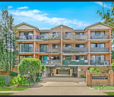 Top-floor unit in the heart of Mount Druitt - Photo 1