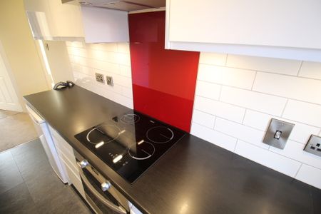 2 Bed Student Accommodation - Photo 2