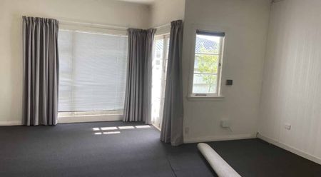 Large Four Bedroom Home - Photo 5