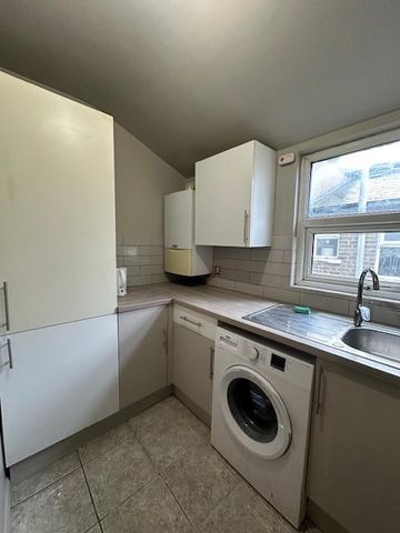 3 bedroom flat to rent - Photo 2