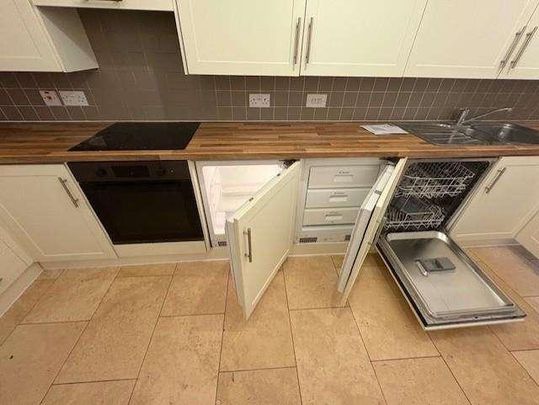 Basement Flat, Abbotsfield, Abbey Road, Malvern, WR14 - Photo 1