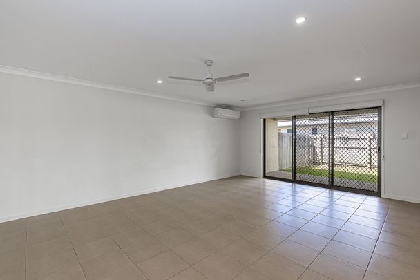 2/6 Cassinia Street, Mount Low - Photo 1