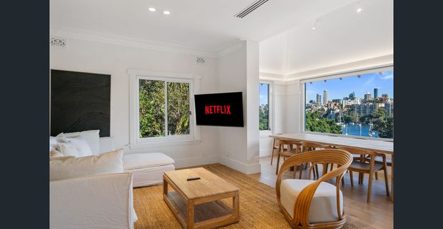 Luxury 3-Bedroom Penthouse with Stunning Harbour Views - Fully Furnished & All Bills Included - Photo 1