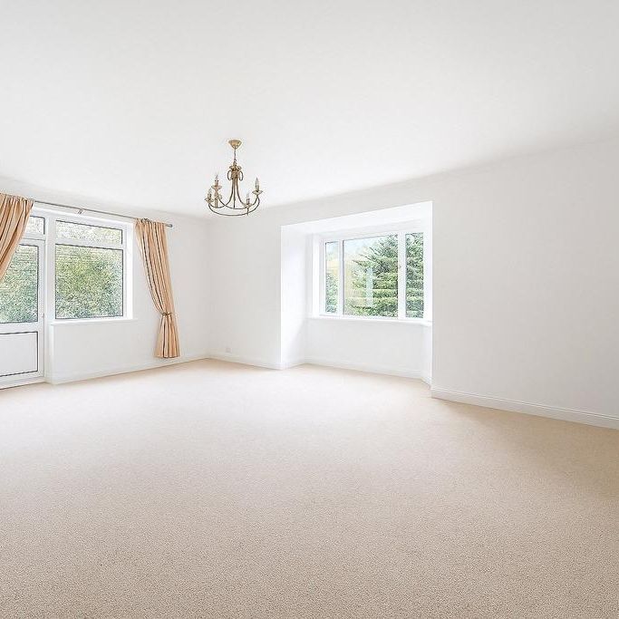 4 bedroom flat to rent - Photo 1