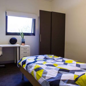 Single Room With Ensuite - Photo 3