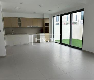 Vacant Now || Landscaped || Maids Room. - Photo 1