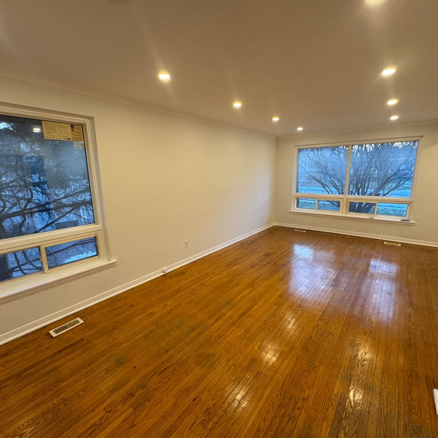 For Lease - 75 Bolton Avenue, Newmarket, Ontario - Photo 1