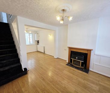 3 bedroom end of terrace house to rent - Photo 1