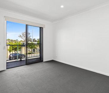 Neatly presented family home awaits you! - Photo 4