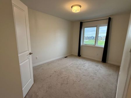 For Lease - 14 Scenic Ridge Gate, Brant, Ontario - Photo 3