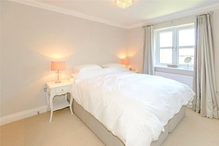 4 bedroom detached house to rent - Photo 4