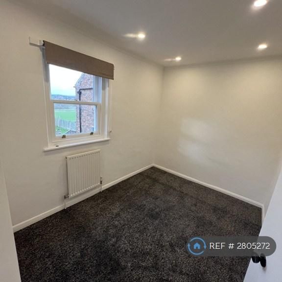 2 bedroom end of terrace house to rent - Photo 1