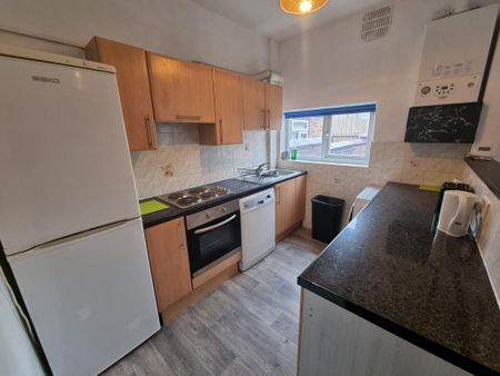 4 bedroom terraced house to rent - Photo 2