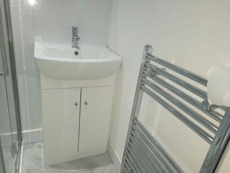 Flat to rent on - Photo 4