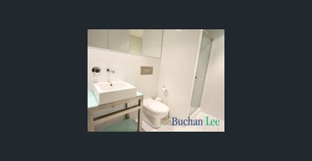 “Top of the town” top floor apartment - Photo 2