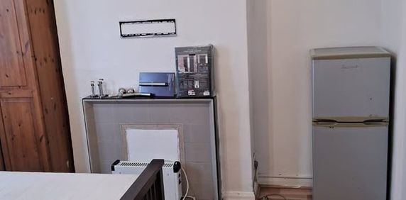 Room in a Shared House, Sheringham Avenue, E12 - Photo 2