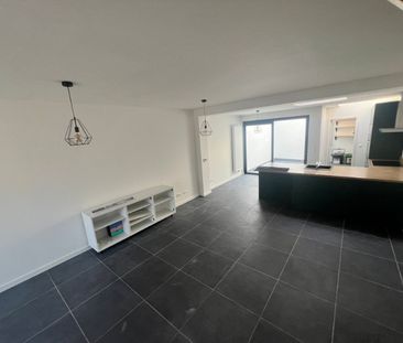 volledig gerenoveerde woning met terras 2 slaapkamers en zonnepanelen - Foto 2