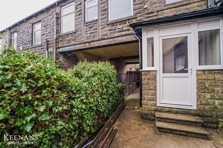 West Gardens, Bacup - Photo 2