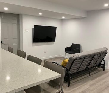 Charmant logement entièrement rénové de 1 chambre à coucher libre à... - Photo 2