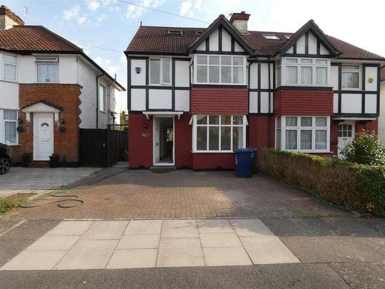 Super Bedroom Family House Just Renovated - Edgware, HA8 - Photo 1