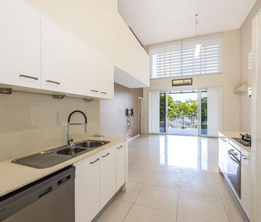 Stunning Two Level Penthouse Apartment - Photo 3