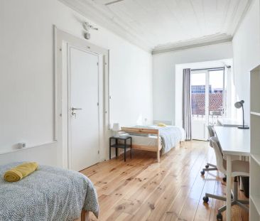 Room for rent in 7-bedroom apartment in Lisbon - Photo 4