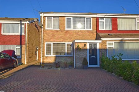 3 bedroom semi-detached house to rent - Photo 5