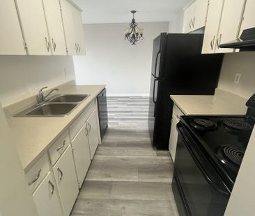 Palisades Manor - Photo 2