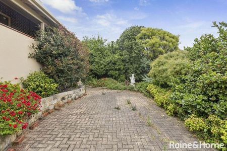 Spacious Family Home with Views, Multiple Living Areas & Fantastic Outdoor Entertaining - Photo 5