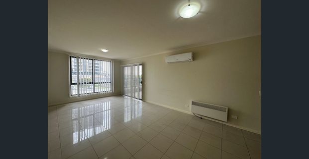 LARGE 1 BEDROOM APARTMENT - Photo 1