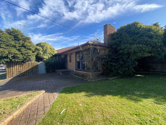 PERFECTLY POSITIONED 3 BEDROOM HOME - Photo 1