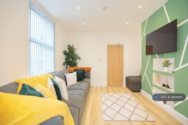 6 bedroom terraced house to rent - Photo 1