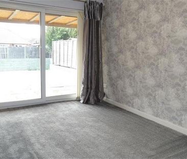 3 bedroom bungalow to rent - Photo 1