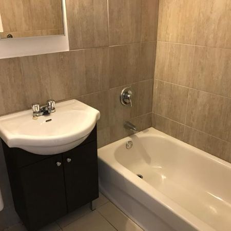 1 CH - 1 SDB - Montréal - $1,200 /mo - Photo 3