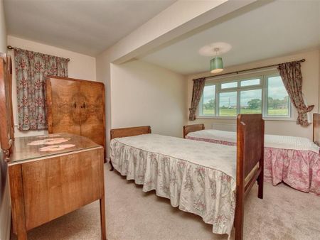 4 bedroom detached house to rent - Photo 4