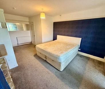 Bromwich Road, Worcester, WR2 - Photo 1