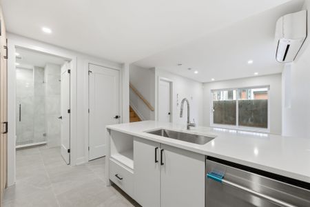 For Lease - 514 Roosevelt Avenue Unit# #D, Carlingwood - Westboro and Area, Ontario - Photo 4