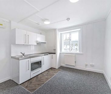 A studio flat in a prime South Kensington location close to all the local amenities. - Photo 6