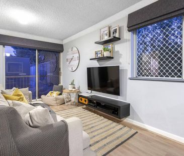 CHIC URBAN APARTMENT - Photo 3