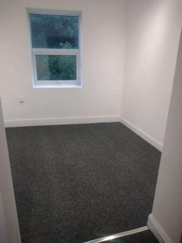 Mottram Road, Stalybridge, SK15 - Photo 4